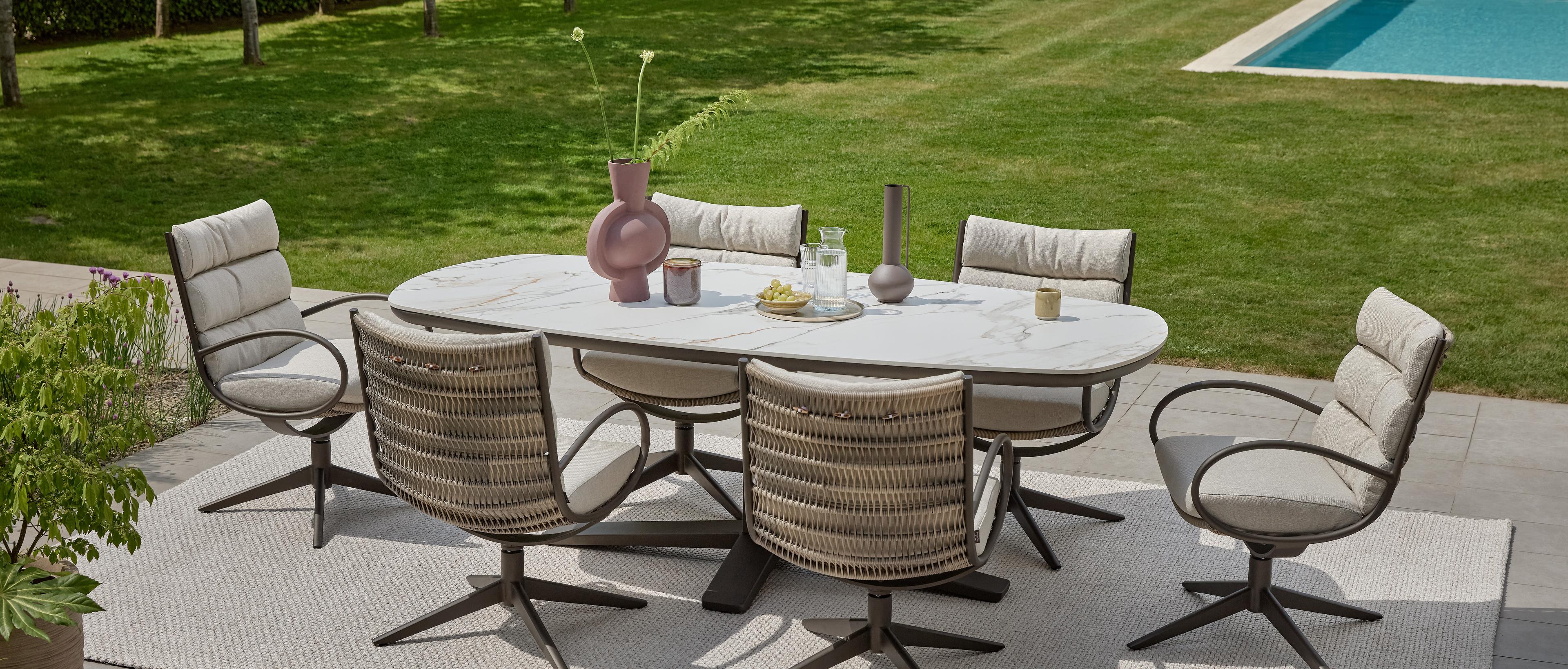 Camp Bay Bronze Dining